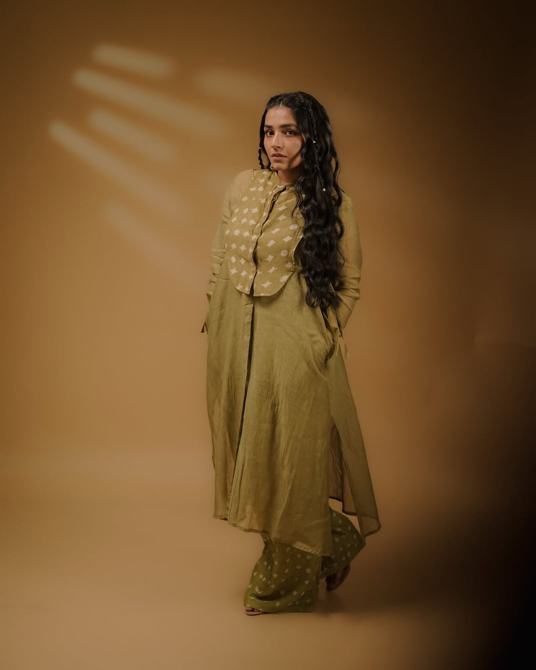 Rajisha Vijayan Looks Elegant in Olive Green Ethnic Outfit (4)