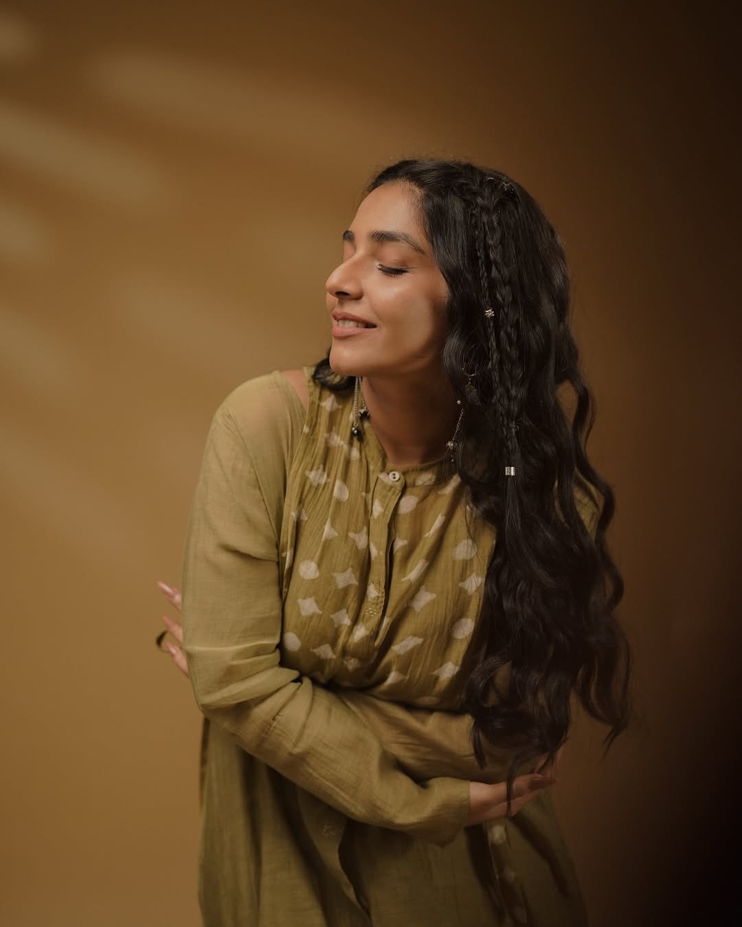 Rajisha Vijayan Looks Elegant in Olive Green Ethnic Outfit (5)