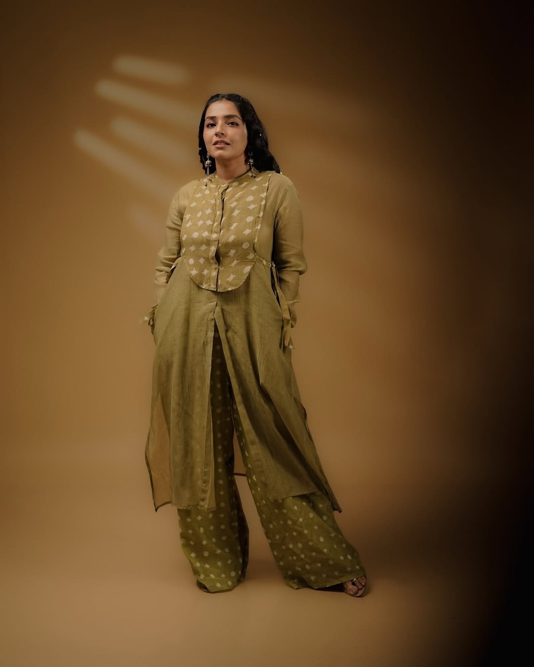 Rajisha Vijayan Looks Elegant in Olive Green Ethnic Outfit (9)