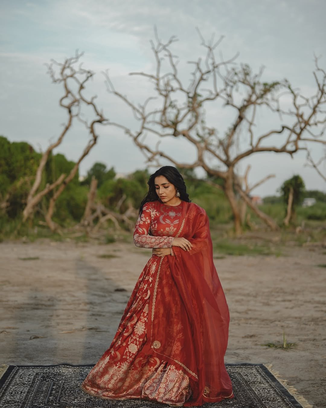 Rajisha Vijayan Looks Stunning in Red Traditional Outfit (14)