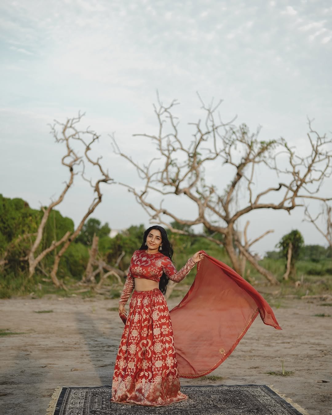 Rajisha Vijayan Looks Stunning in Red Traditional Outfit (2)