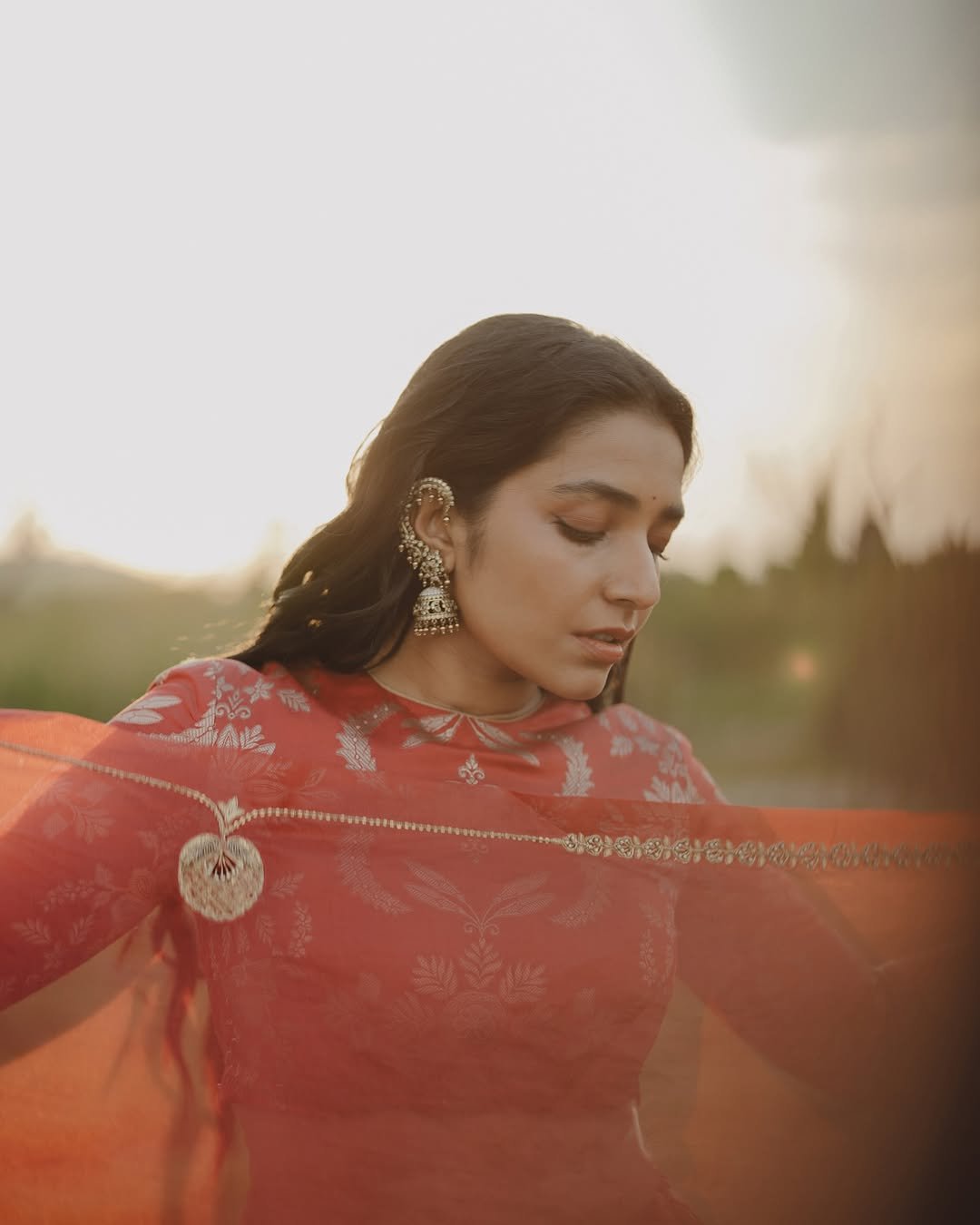 Rajisha Vijayan Looks Stunning in Red Traditional Outfit (4)