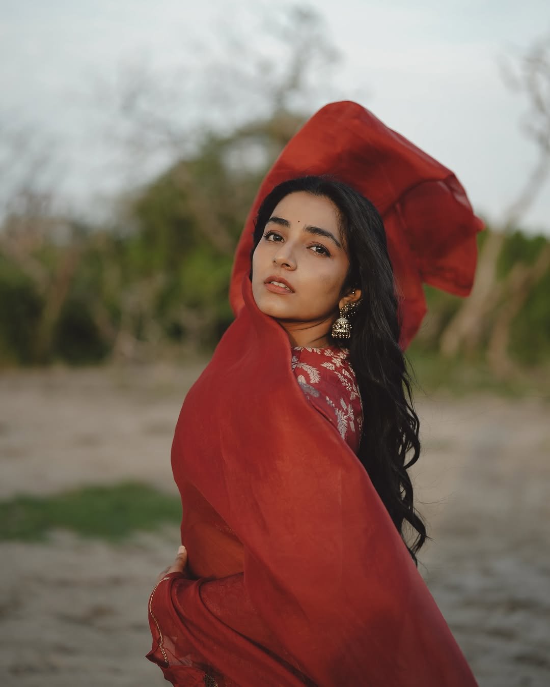 Rajisha Vijayan Looks Stunning in Red Traditional Outfit (6)