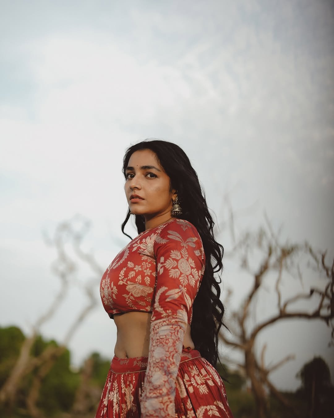 Rajisha Vijayan Looks Stunning in Red Traditional Outfit (7)