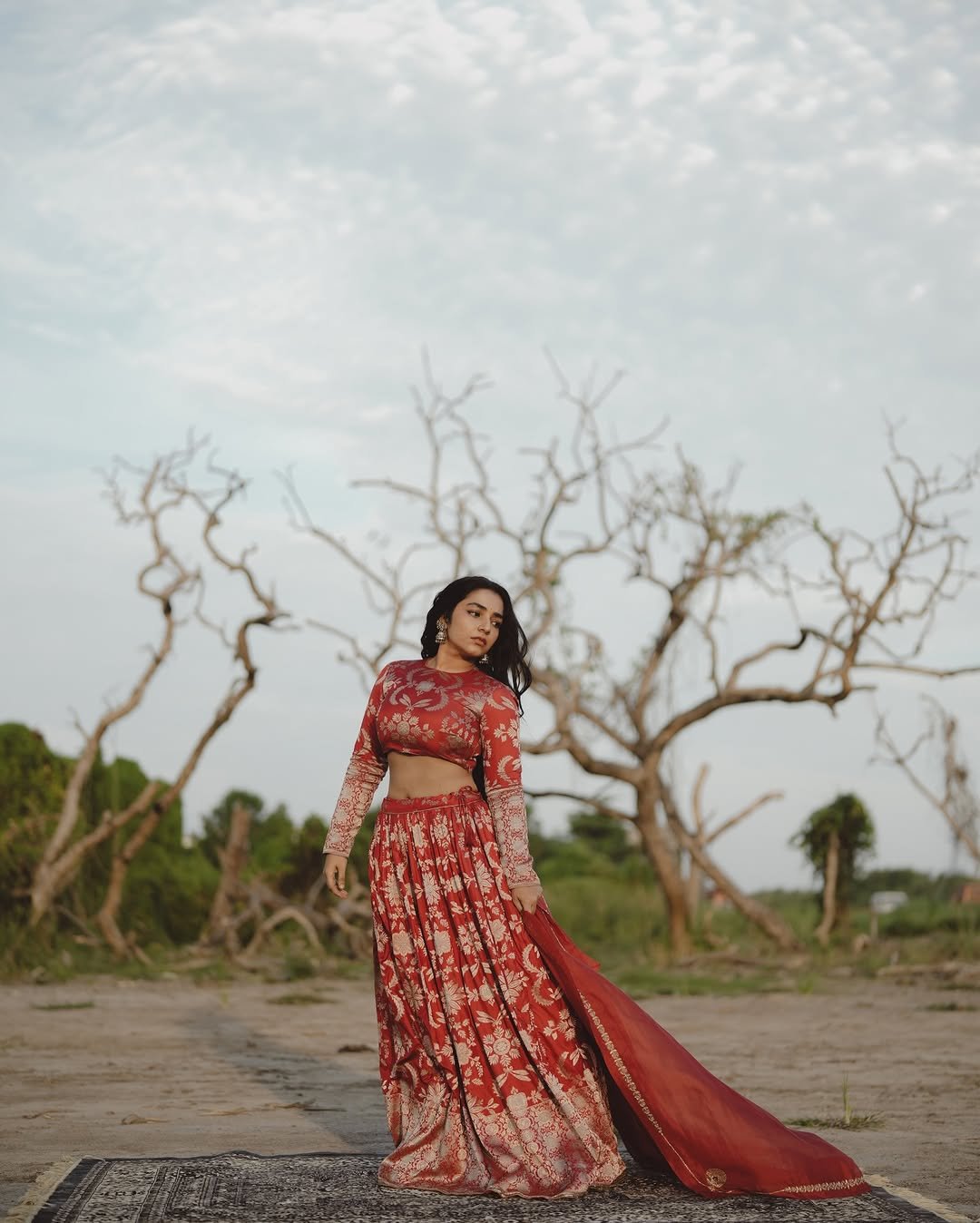Rajisha Vijayan Looks Stunning in Red Traditional Outfit (8)