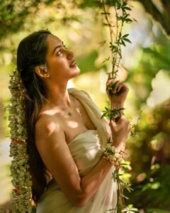 Rashmi Looks Stunning in White Saree – Latest Beautiful Photos (10)