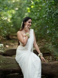 Rashmi Looks Stunning in White Saree – Latest Beautiful Photos (17)