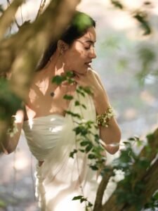 Rashmi Looks Stunning in White Saree – Latest Beautiful Photos (18)