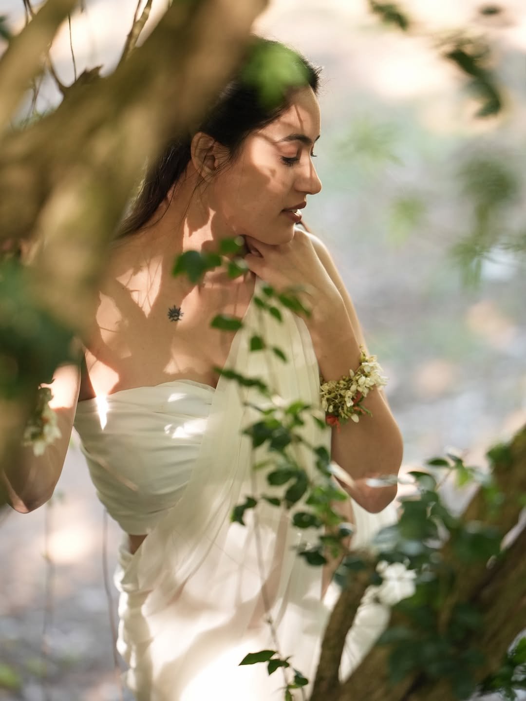 Rashmi Looks Stunning in White Saree – Latest Beautiful Photos (18)