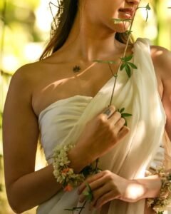 Rashmi Looks Stunning in White Saree – Latest Beautiful Photos (4)