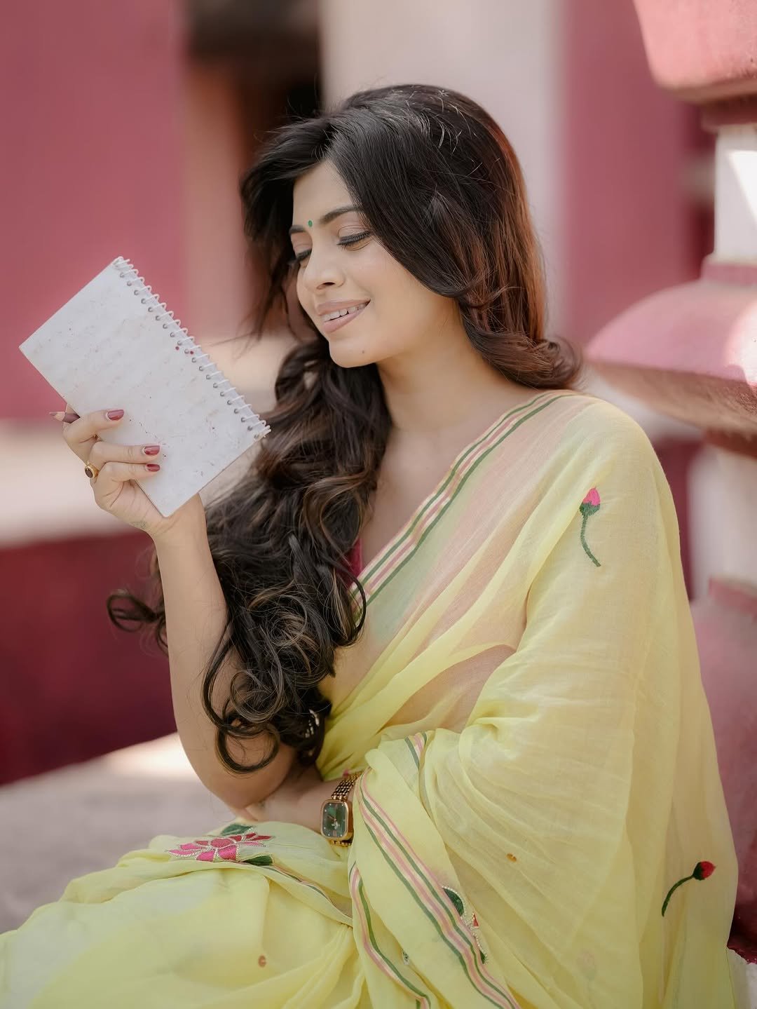 Ruchira Jadhav Looks Stunning in Yellow Saree – Latest HD Photos (14)