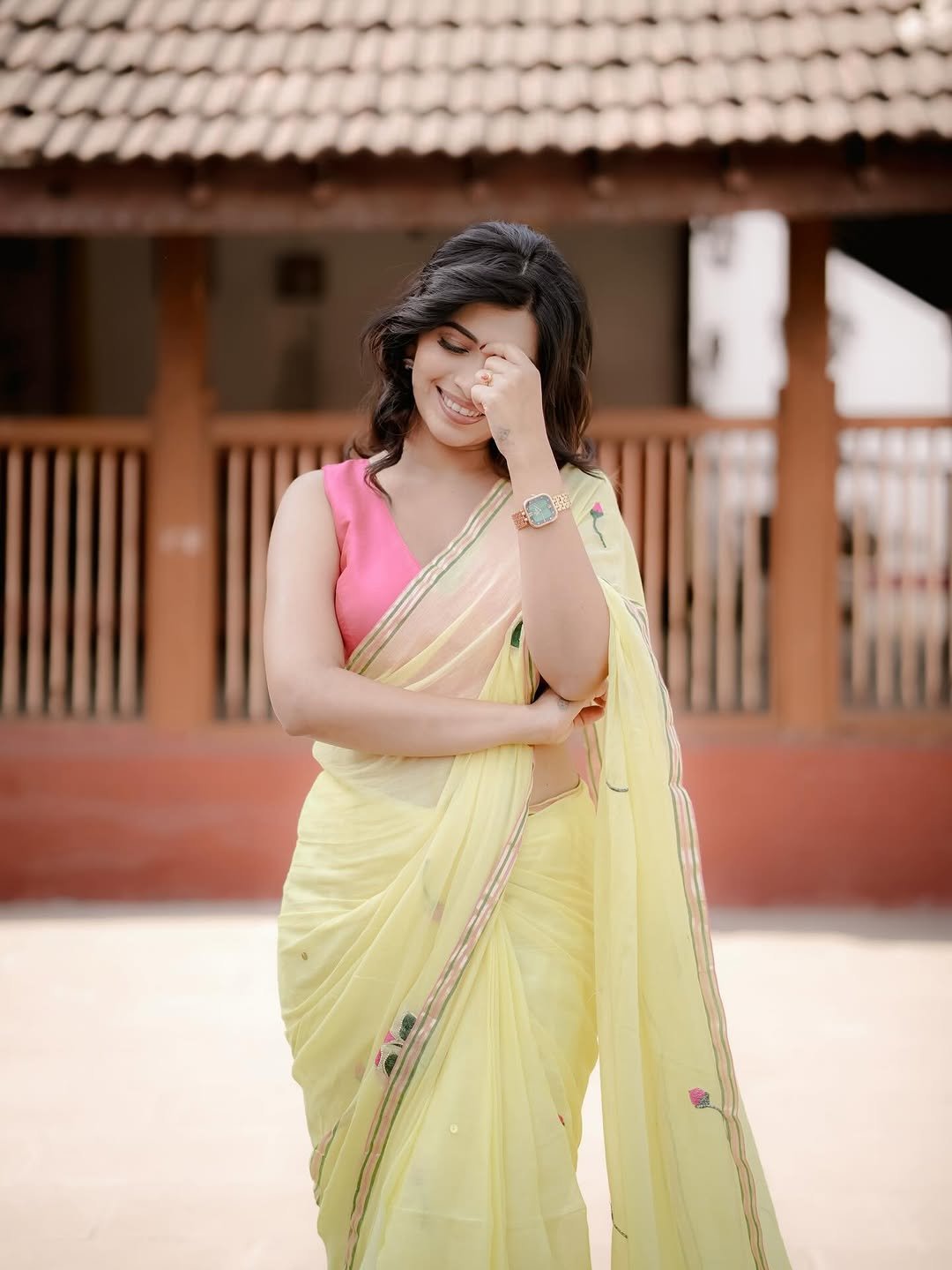 Ruchira Jadhav Looks Stunning in Yellow Saree – Latest HD Photos (15)