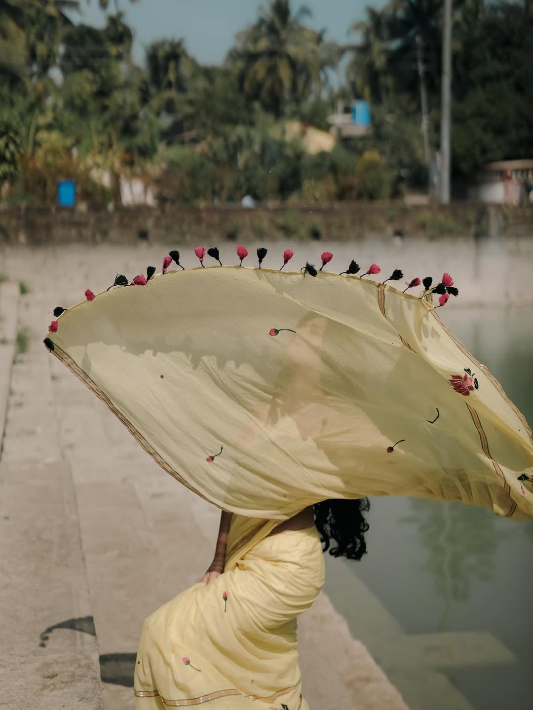 Ruchira Jadhav Looks Stunning in Yellow Saree – Latest HD Photos (2)