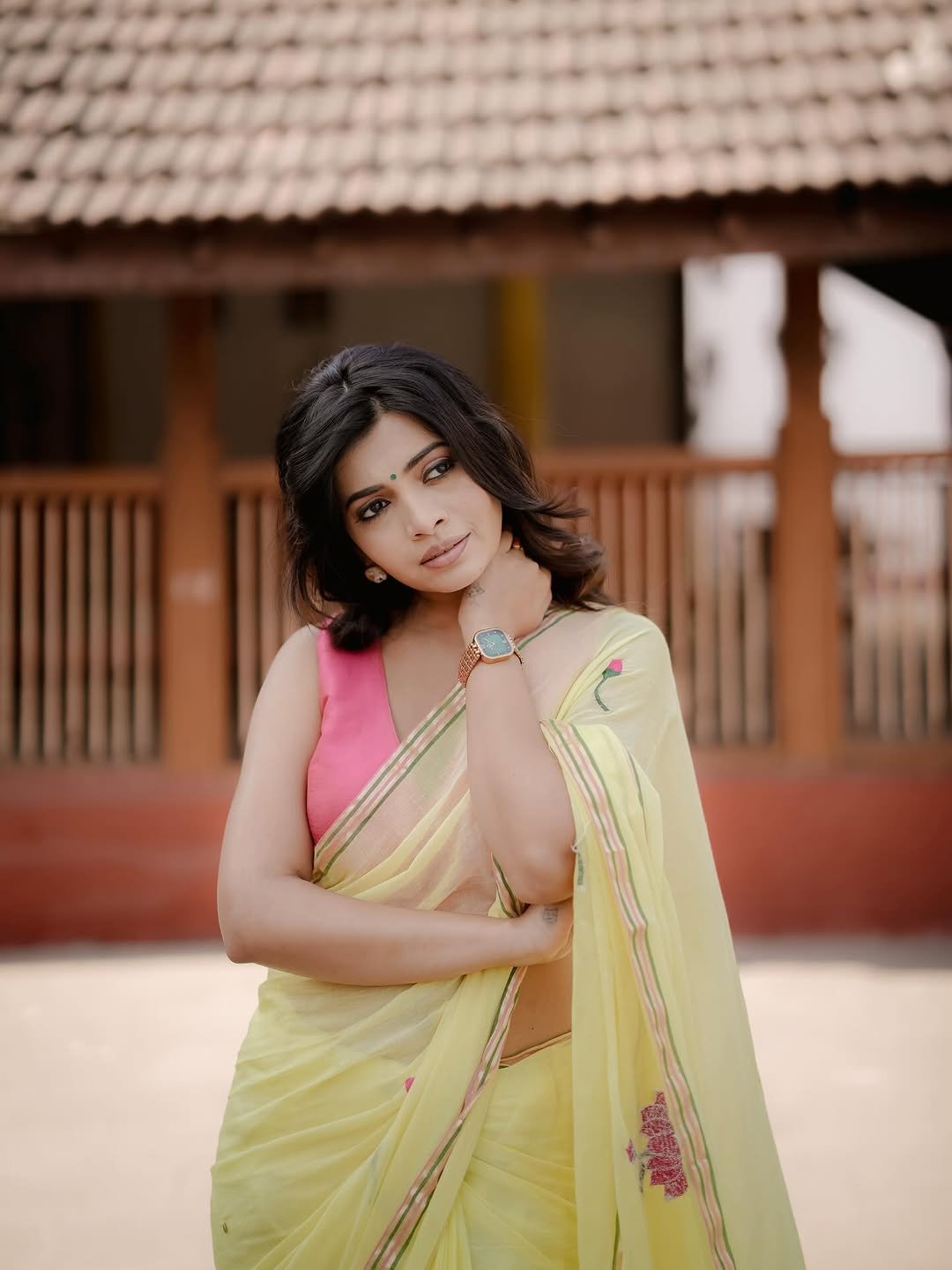 Ruchira Jadhav Looks Stunning in Yellow Saree – Latest HD Photos (20)