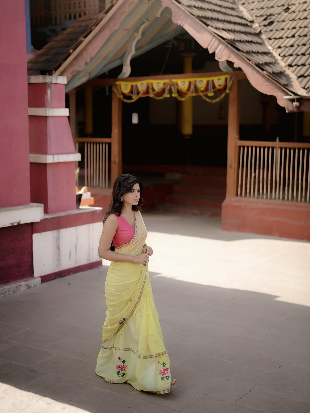Ruchira Jadhav Looks Stunning in Yellow Saree – Latest HD Photos (4)