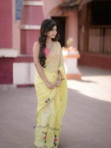Ruchira Jadhav Looks Stunning in Yellow Saree – Latest HD Photos (5)