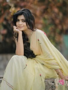 Ruchira Jadhav Looks Stunning in Yellow Saree – Latest HD Photos (6)