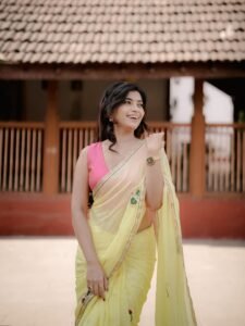 Ruchira Jadhav Looks Stunning in Yellow Saree – Latest HD Photos (8)