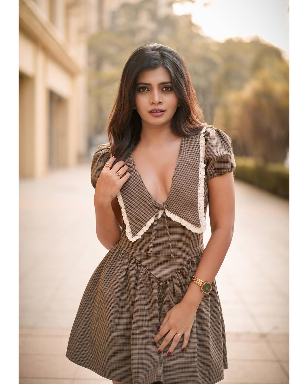 Ruchira Jadhav Stuns in Chic Brown Outfit – Latest HD Photos (12)