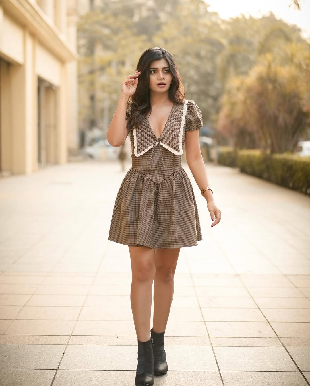 Ruchira Jadhav Stuns in Chic Brown Outfit – Latest HD Photos (13)