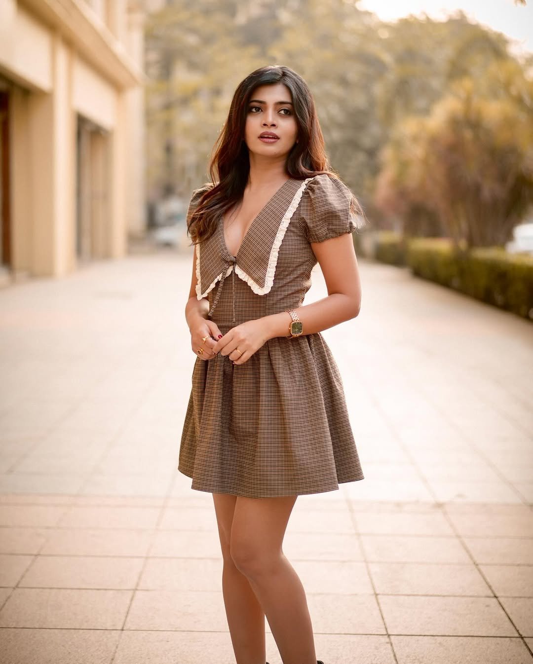 Ruchira Jadhav Stuns in Chic Brown Outfit – Latest HD Photos (14)
