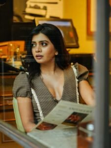 Ruchira Jadhav Stuns in Chic Brown Outfit – Latest HD Photos (9)