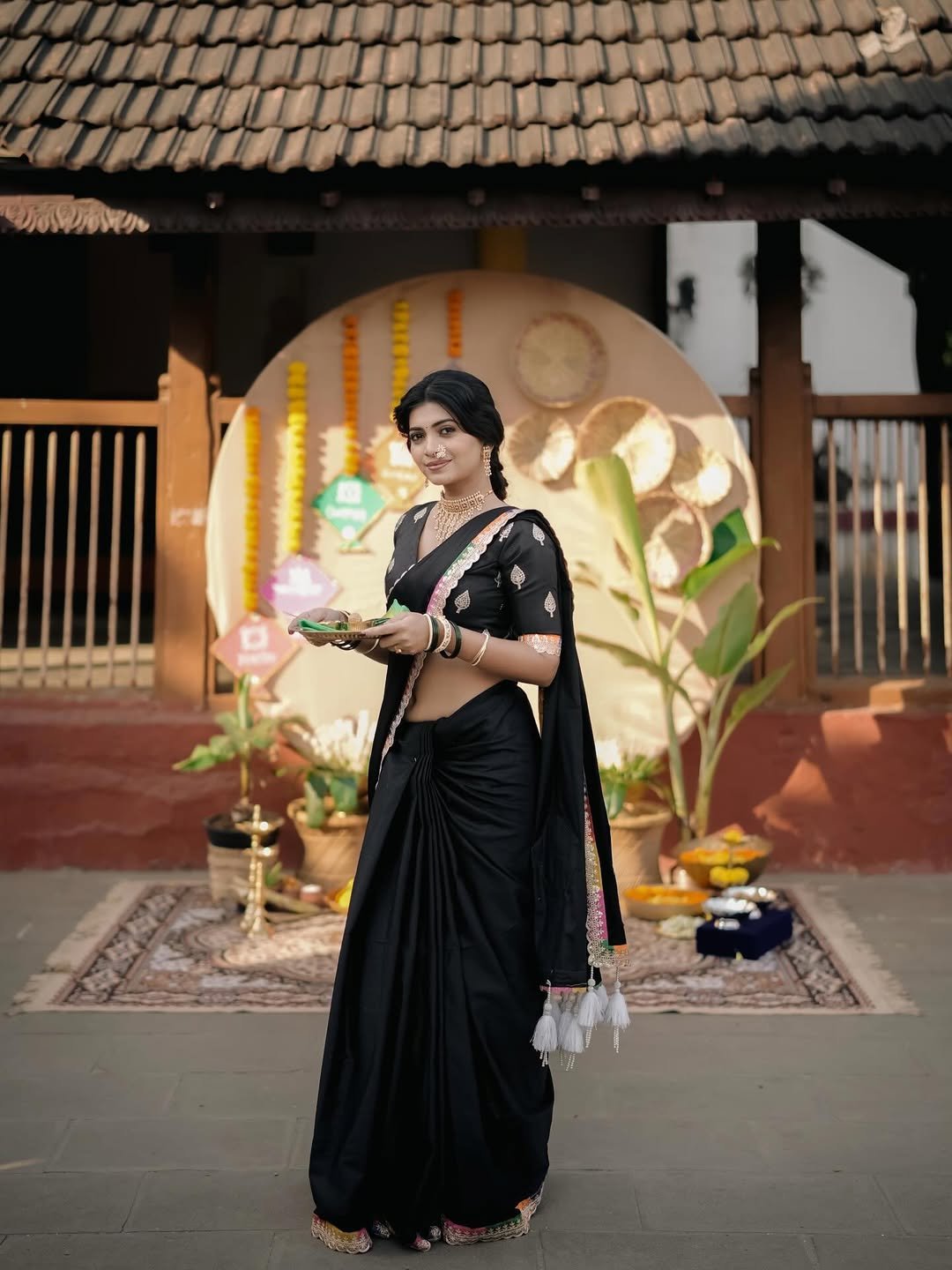 Ruchira Jadhav Stuns in Elegant Black Saree – Latest HD Photos (11)