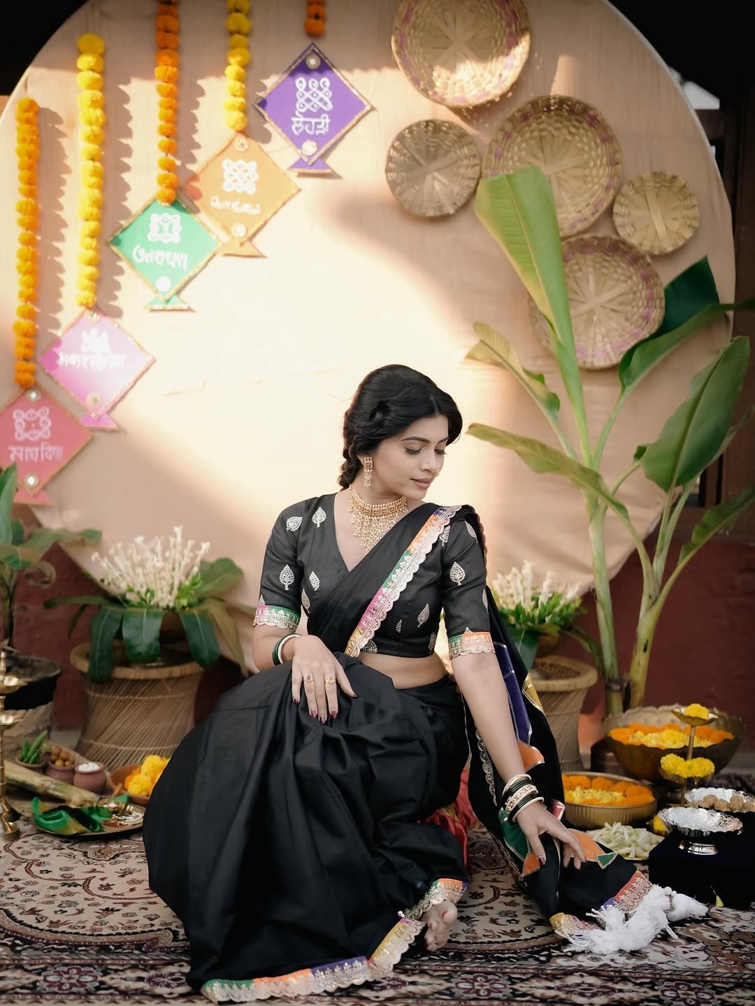 Ruchira Jadhav Stuns in Elegant Black Saree – Latest HD Photos (13)