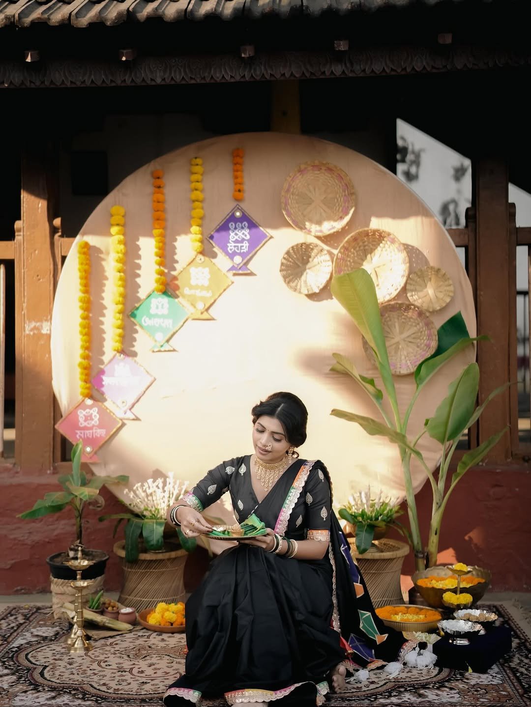 Ruchira Jadhav Stuns in Elegant Black Saree – Latest HD Photos (14)