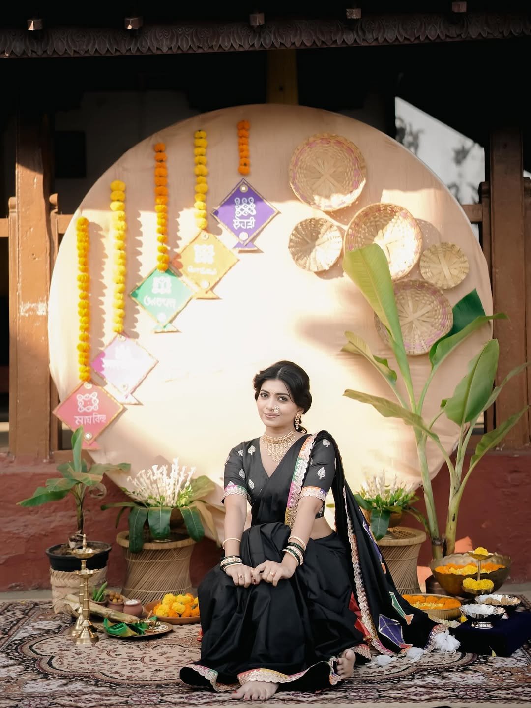 Ruchira Jadhav Stuns in Elegant Black Saree – Latest HD Photos (15)