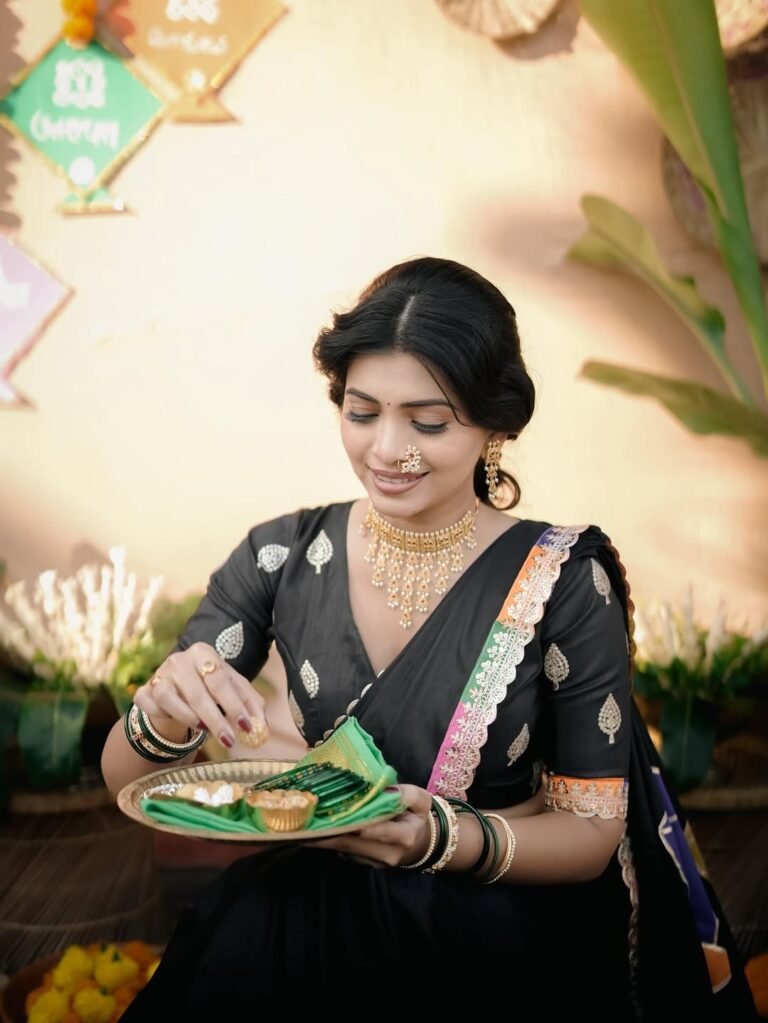 Ruchira Jadhav Stuns in Elegant Black Saree – Latest HD Photos (6)