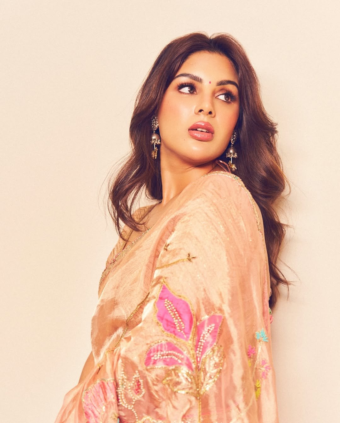 Samyuktha Looks Stunning in Peach Floral Saree – Latest Glam Photos (10)