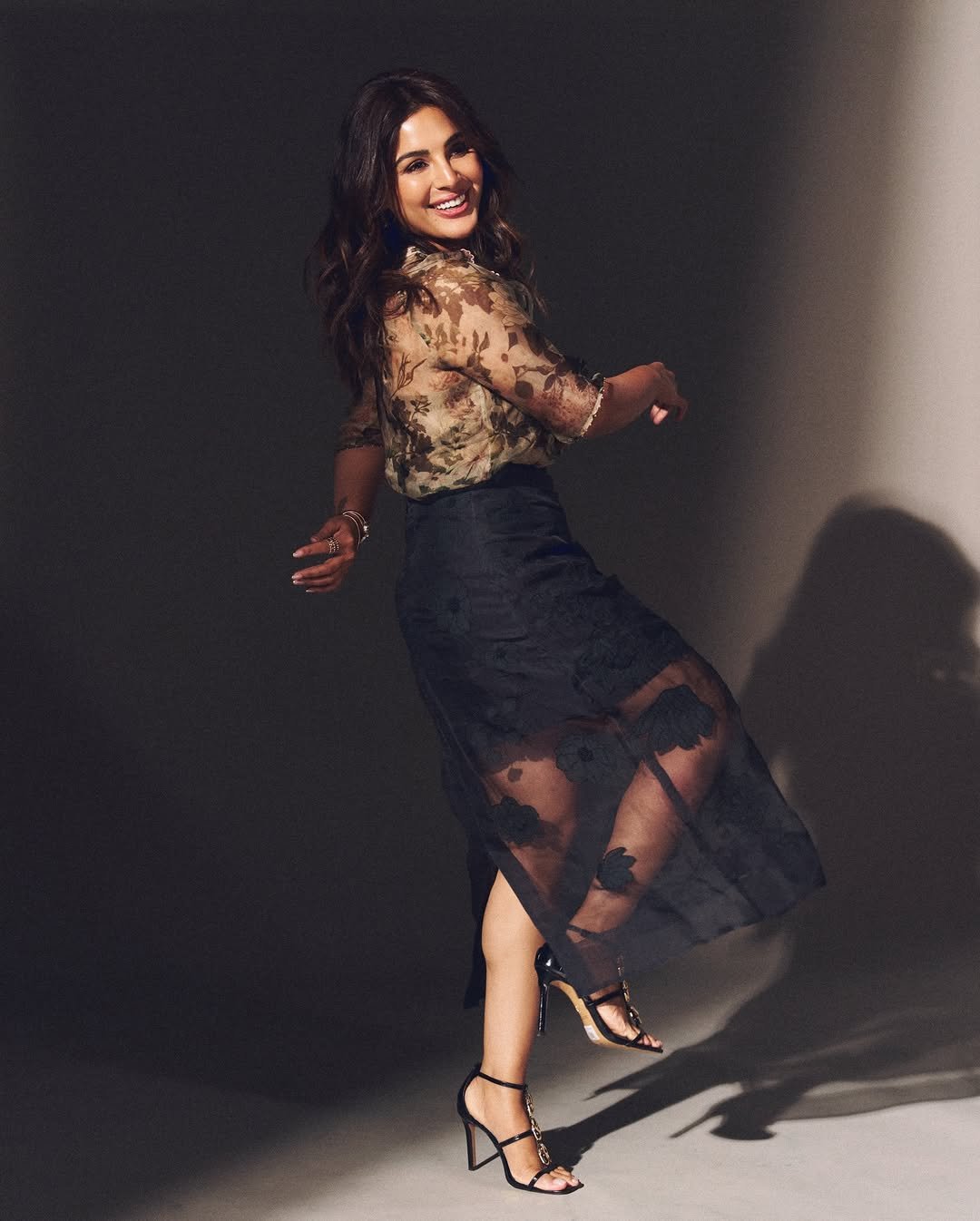 Samyuktha Stuns in Floral Outfit – Latest HD Photoshoot Images (2)