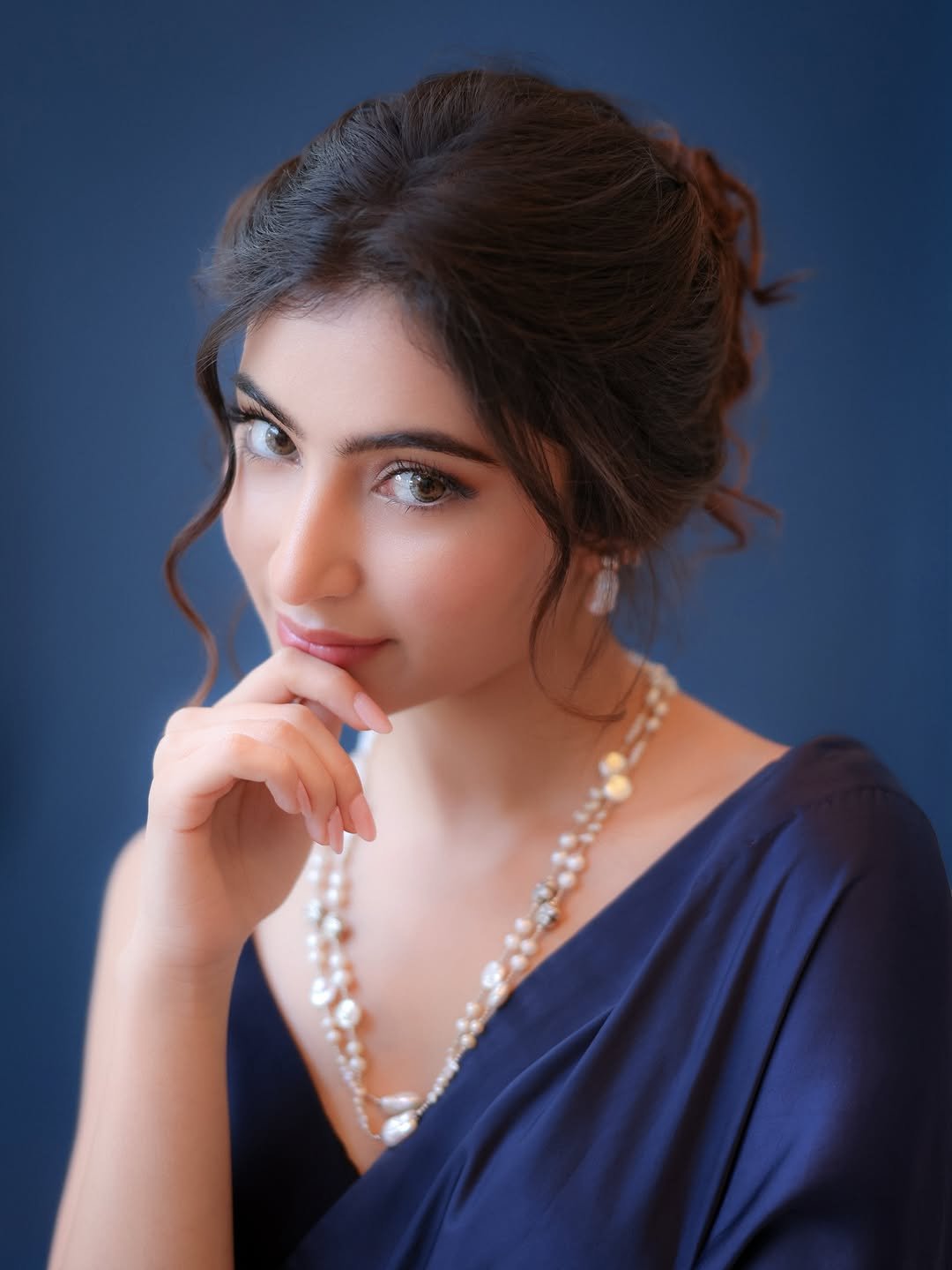 Sara Arjun Elegant Blue Saree Photos 2026 (10)