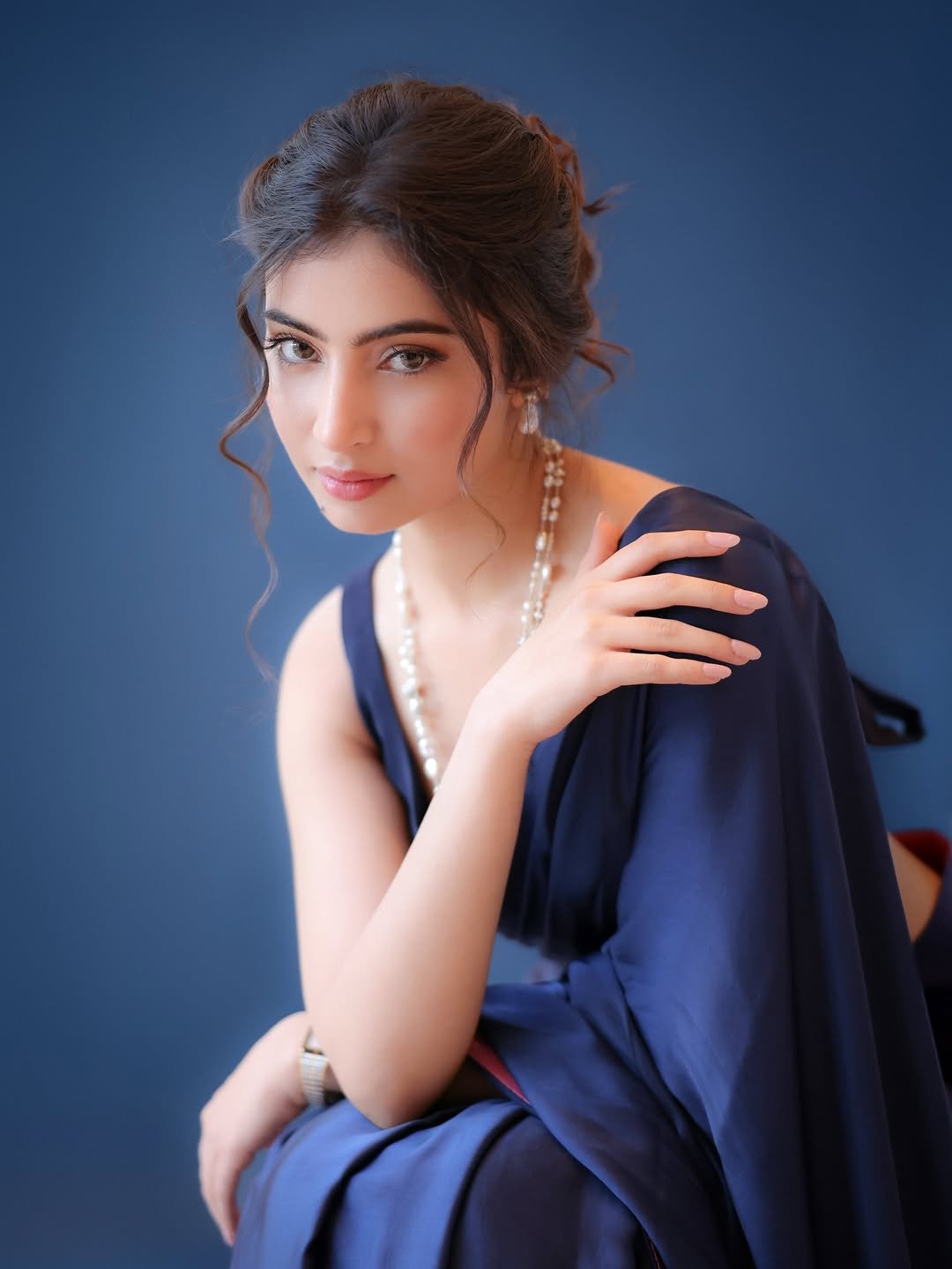 Sara Arjun Elegant Blue Saree Photos 2026 (11)