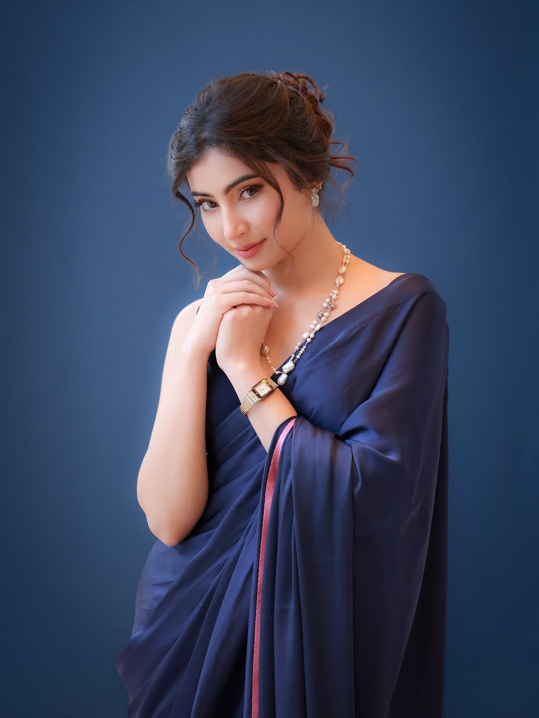 Sara Arjun Elegant Blue Saree Photos 2026 (13)
