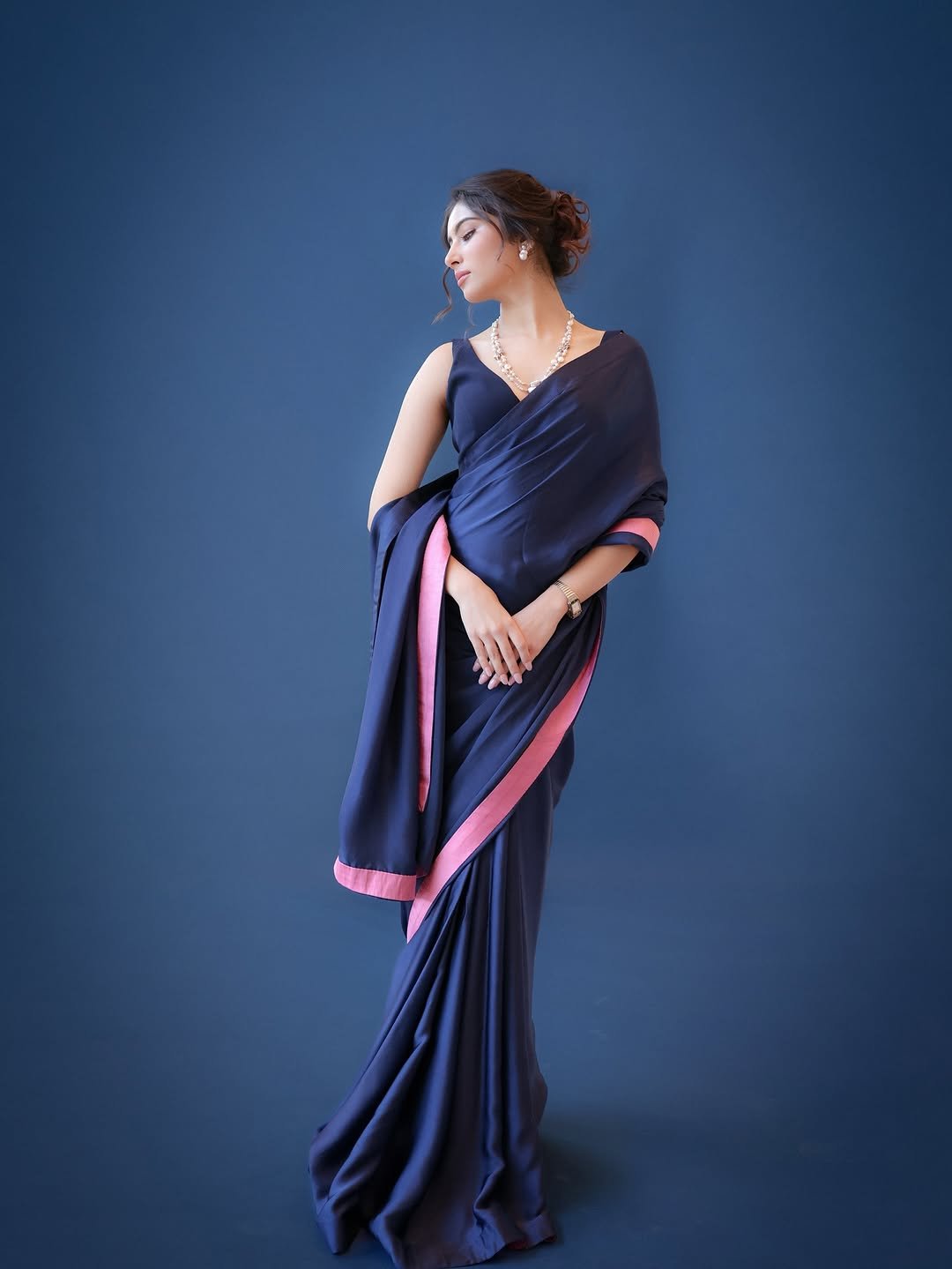 Sara Arjun Elegant Blue Saree Photos 2026 (7)