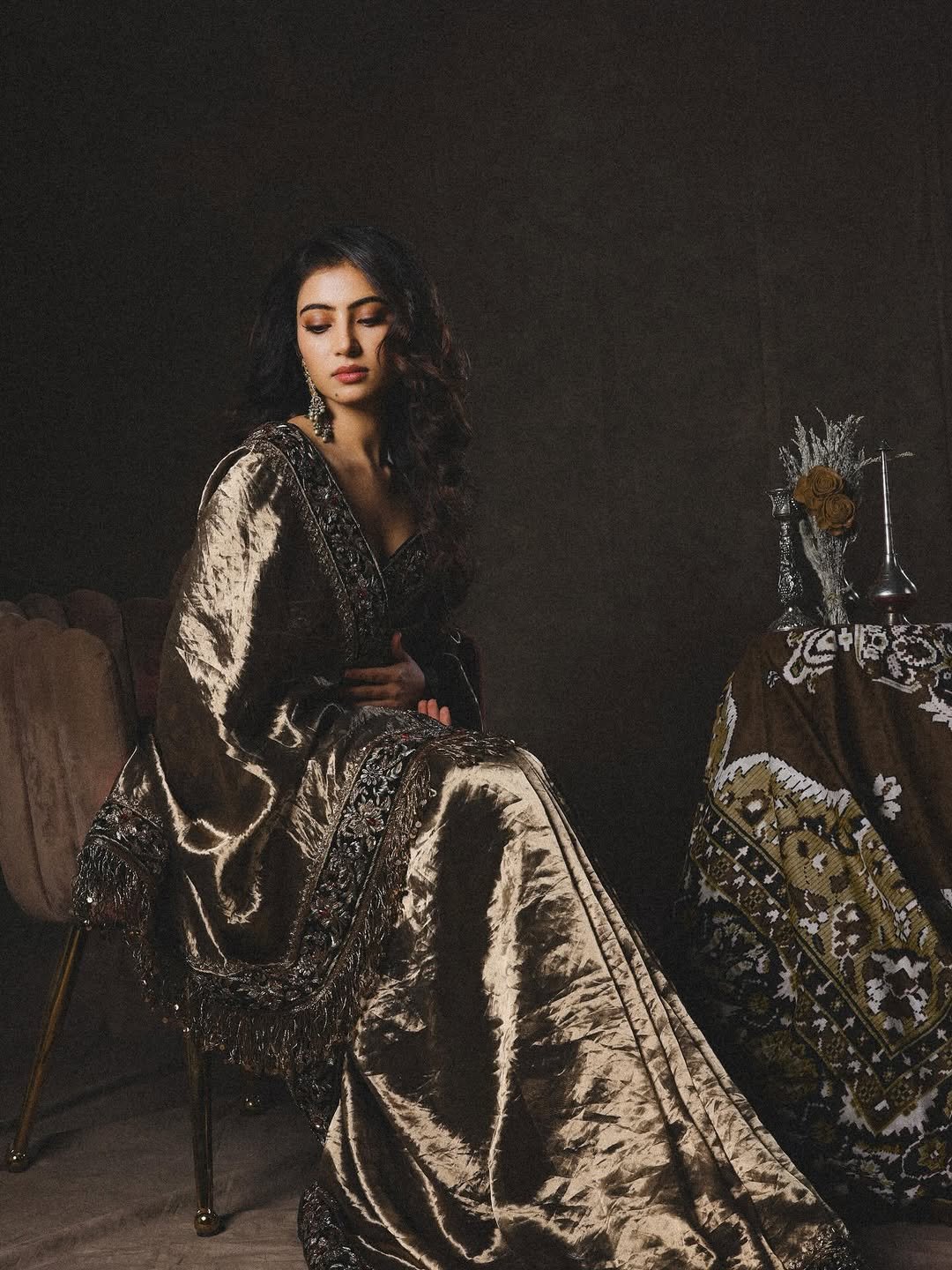 Sara Arjun Looks Stunning in Elegant Black and Gold Saree (11)