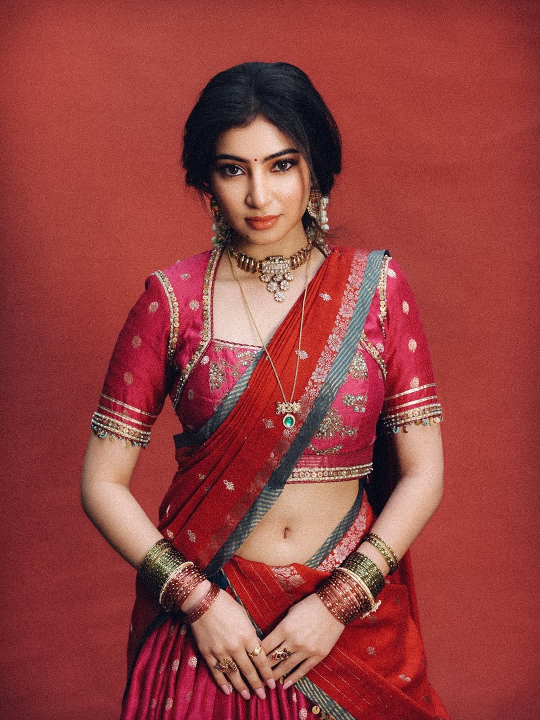 Sara Arjun Royal Bridal Look in Red Saree HD Images (1)