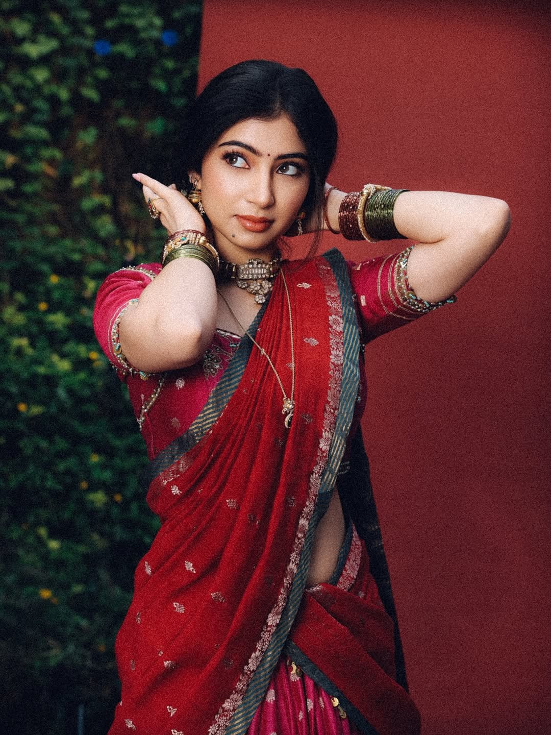 Sara Arjun Royal Bridal Look in Red Saree HD Images (13)