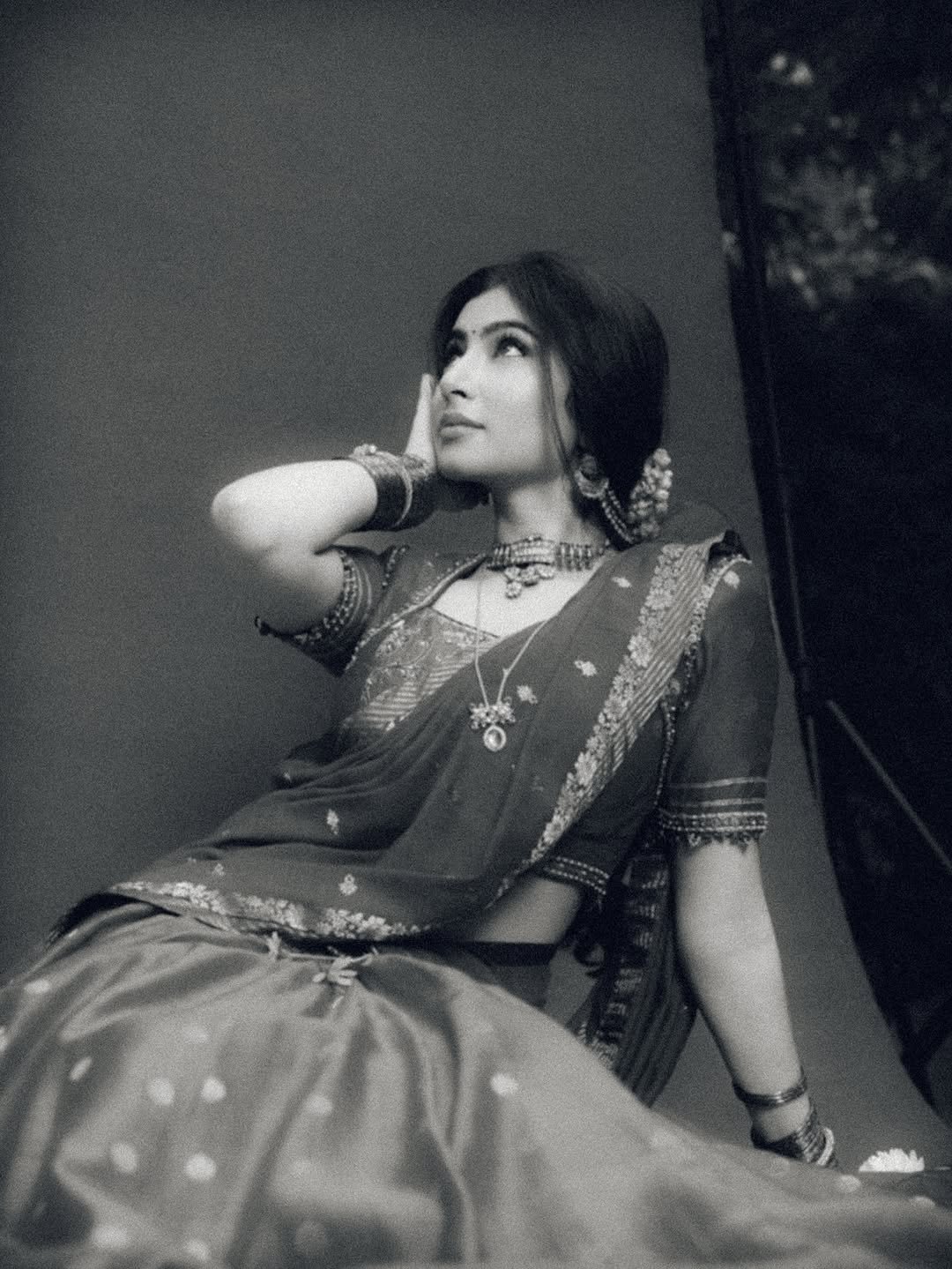 Sara Arjun Royal Bridal Look in Red Saree HD Images (14)