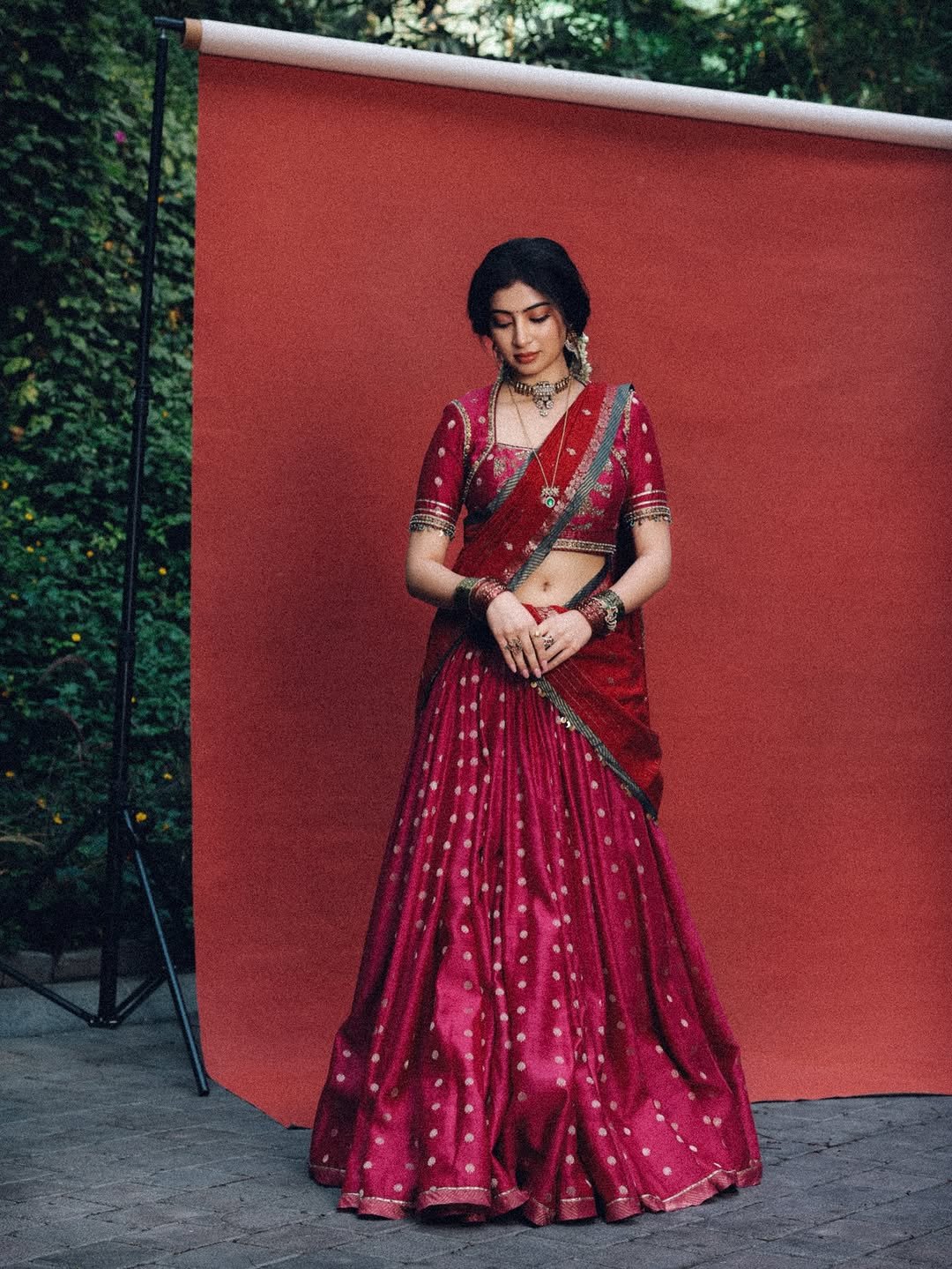 Sara Arjun Royal Bridal Look in Red Saree HD Images (7)