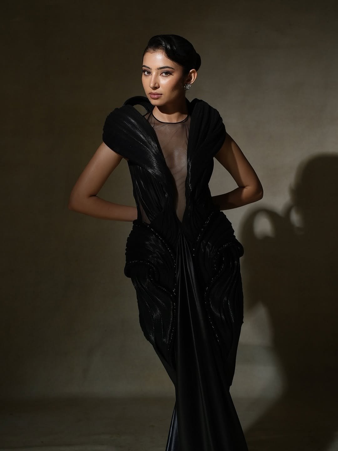 Sara Arjun Stunning Black Outfit HD Photos 2026 (10)
