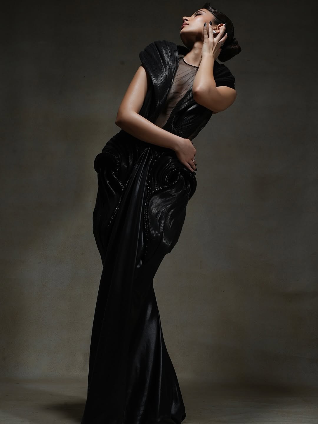 Sara Arjun Stunning Black Outfit HD Photos 2026 (4)