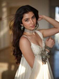 Sara Arjun Stunning Cream Ethnic Look HD Images stunning fashion look