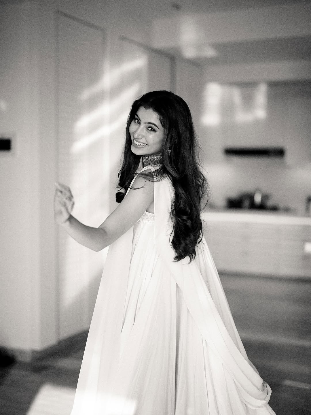 Sara Arjun Stunning Cream Ethnic Look HD Images (10)