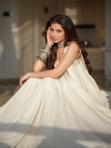 Sara Arjun Stunning Cream Ethnic Look HD Images beautiful outfit images