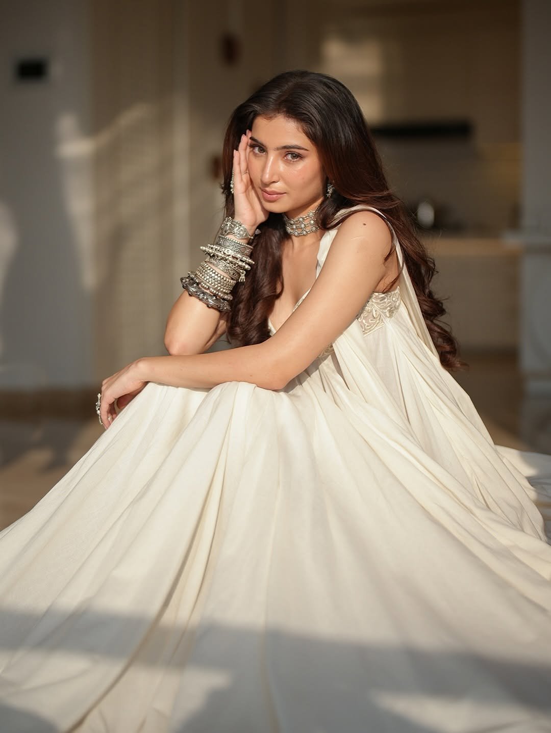 Sara Arjun Stunning Cream Ethnic Look HD Images (4)