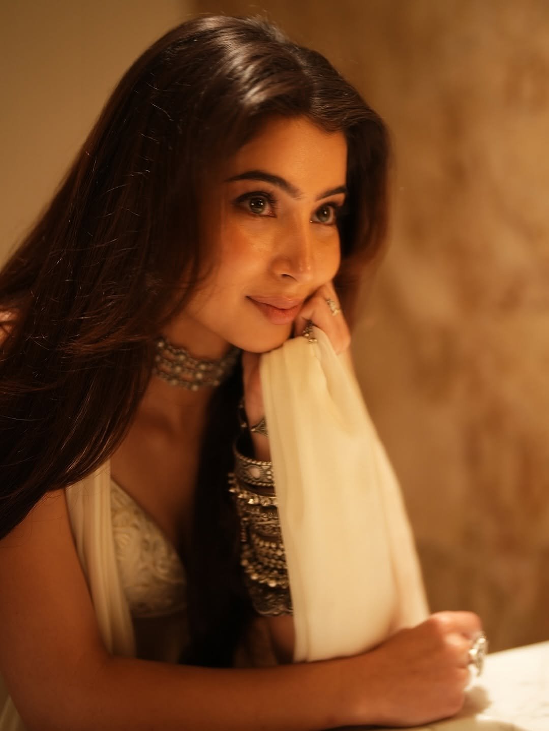 Sara Arjun Stunning Cream Ethnic Look HD Images (7)