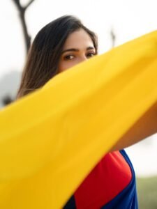 Simran Choudhary Stuns in Red and Blue Saree – Latest HD Photos (4)